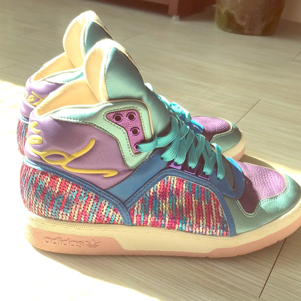 🔸 sold🔸 Adidas Designer Shoes with Sequins